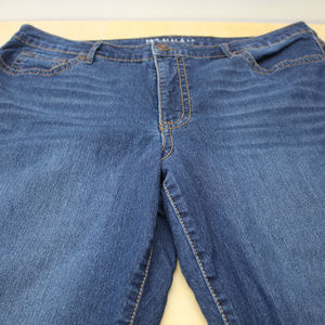 Hannah Jeans - Hannah Woman's 16 Blue Jeans with Embelish Pockets Hannah Jeans - Hannah Woman's 16 Blue Jeans with Embelish Pockets